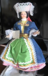 9 1/2'' GREEK LADY COSTUME DOLL GOING TO MARKET, BASKET #470